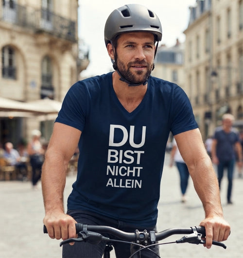 French Navy Mens Organic V-Neck Shirt mit dem weissen Aufdruck Du bist nicht allein